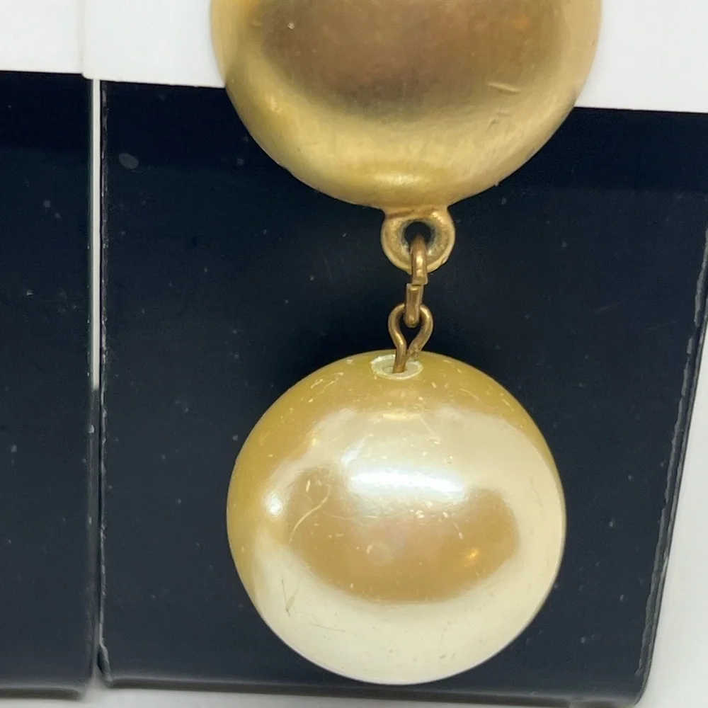 Vintage Ann Taylor Gold-tone Faux Pearl Dangle Clip On Earrings - Picture 2 of 10